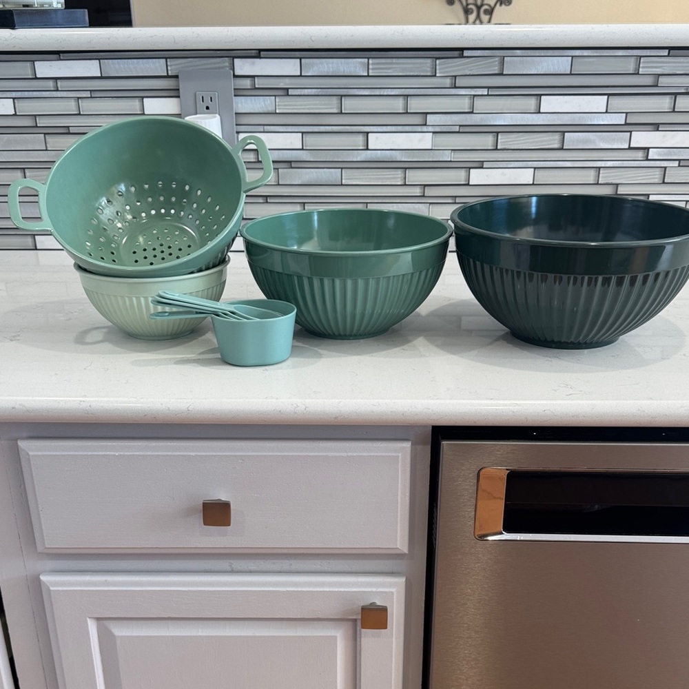 Green Kitchen Mixing Bowl Set